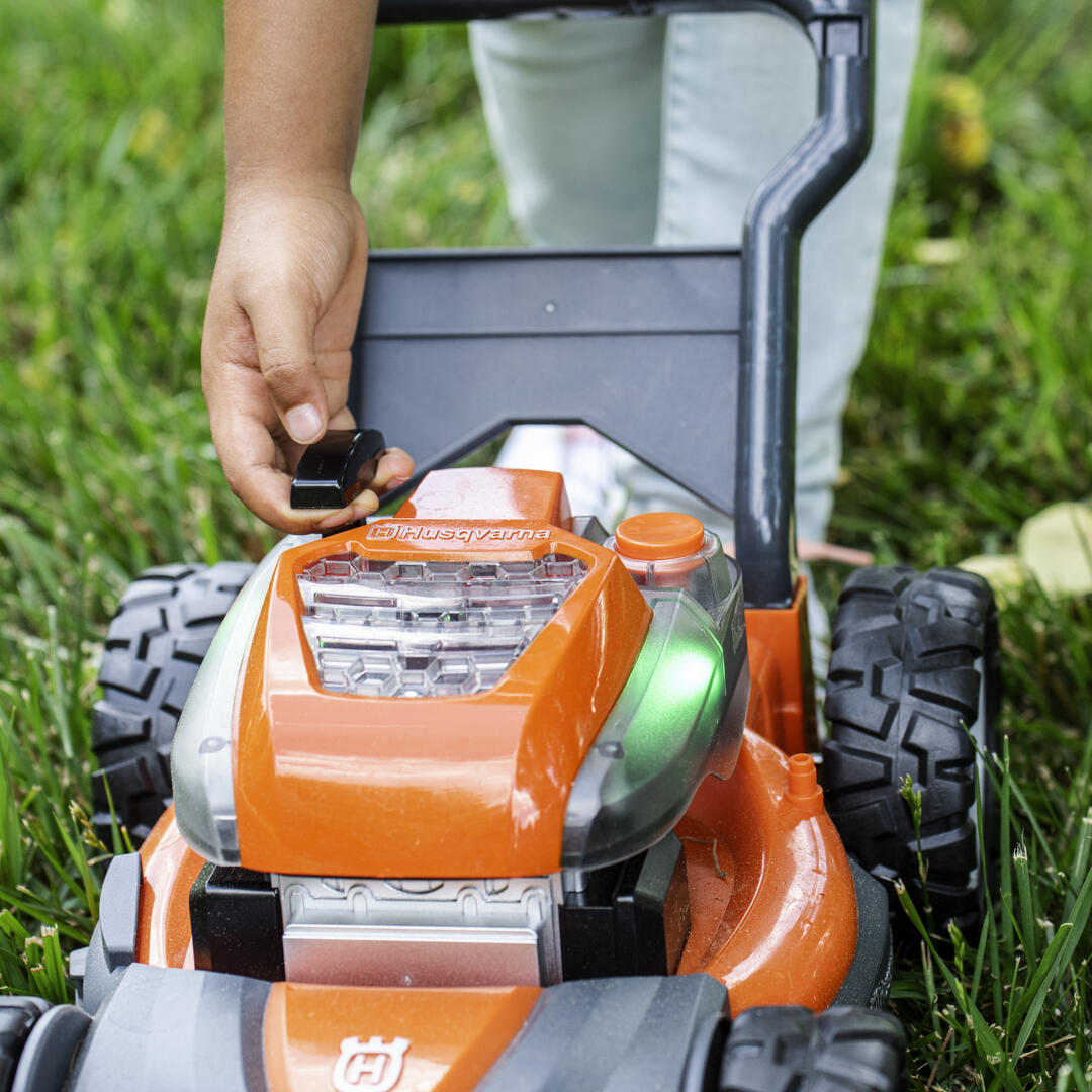 Husqvarna HU800AWD Toy Lawn Mower - 589289601