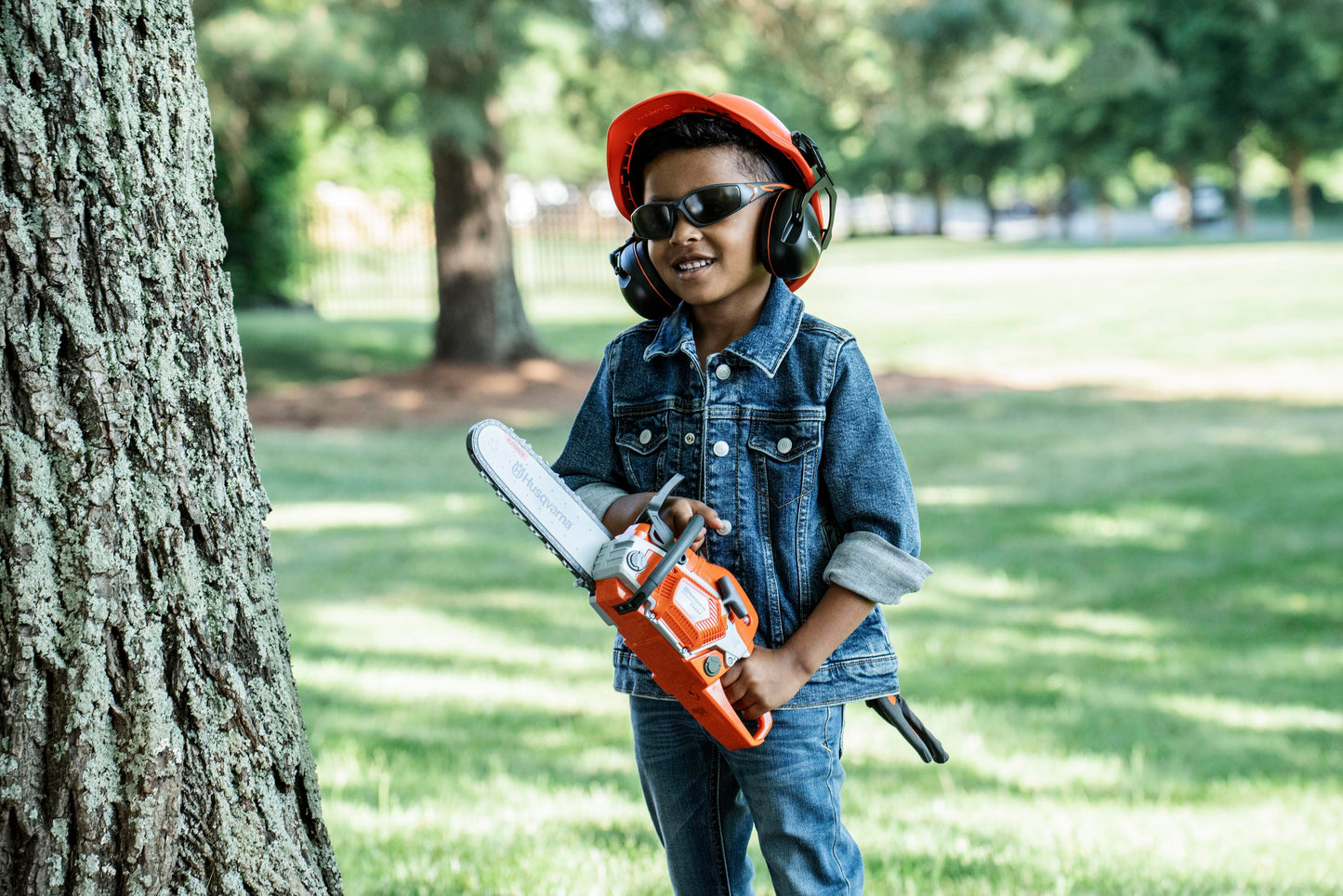 Husqvarna 550XP Chainsaw and Safety PPE Toy Kit - 531099501